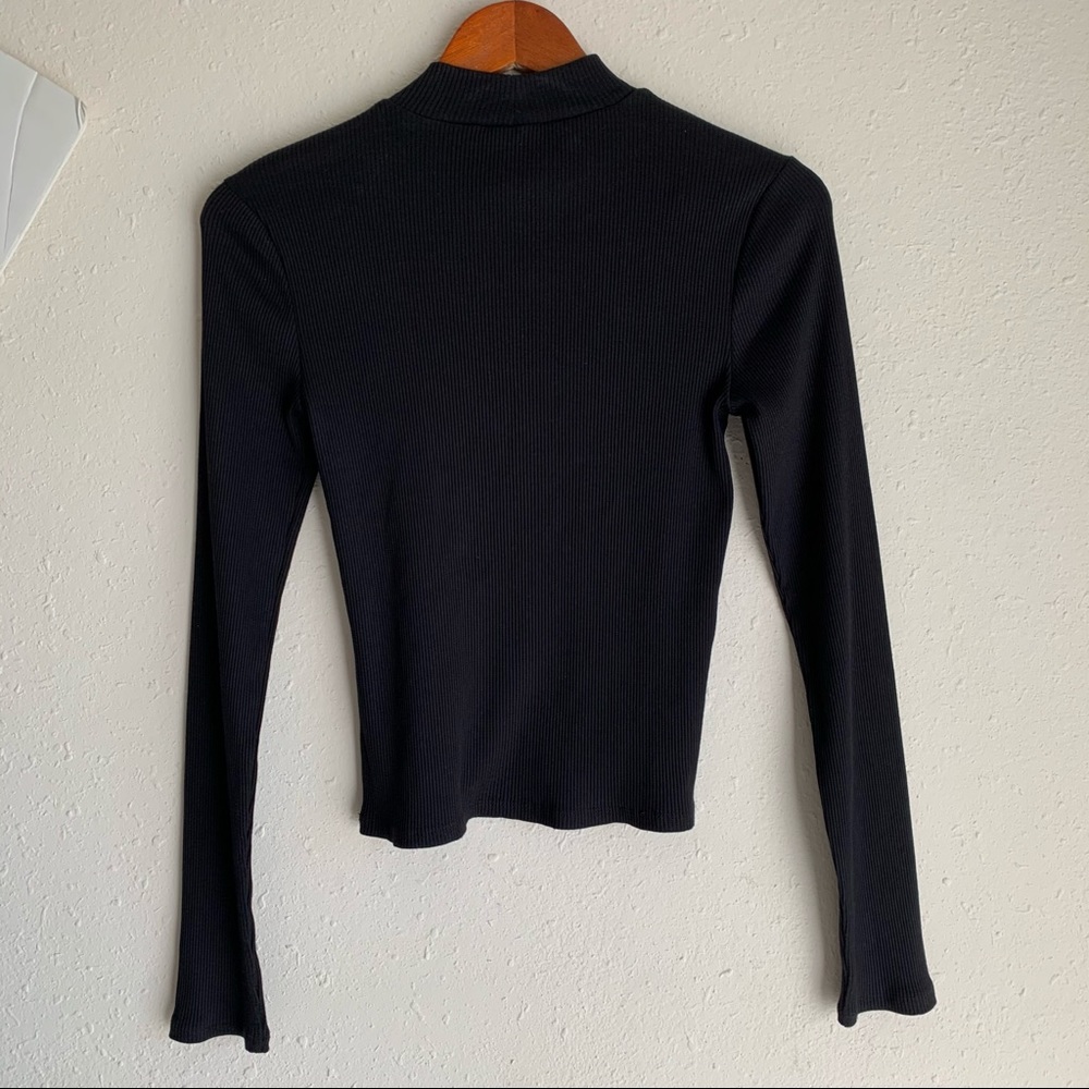 ❌SOLD❌NWOT Express Black Front Cut Out Top Sz M - Picture 9 of 10